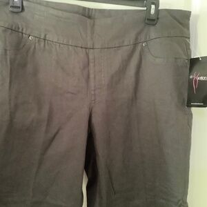 Woman’s slim station pant size 20 W